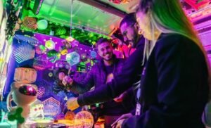 Festival de cinema movido a energia solar amplia diálogo sobre COP30 no Brasil