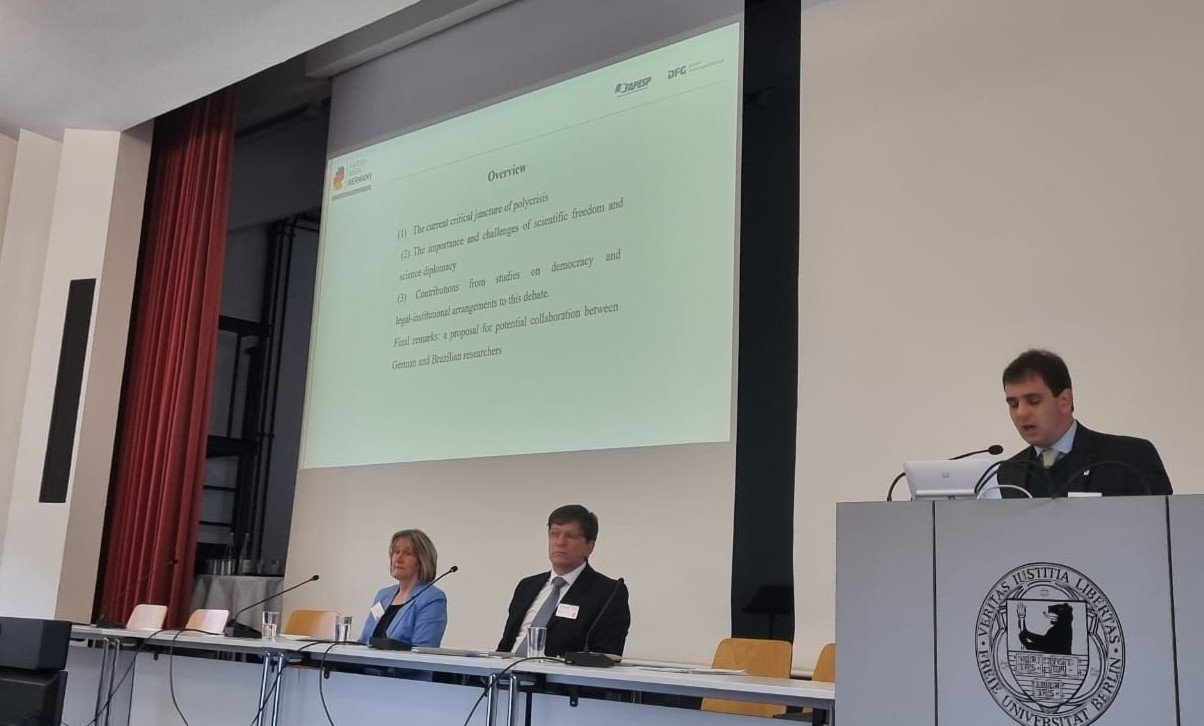 Liberdade científica enfrenta série de ameaças e desafios, avalia pesquisador