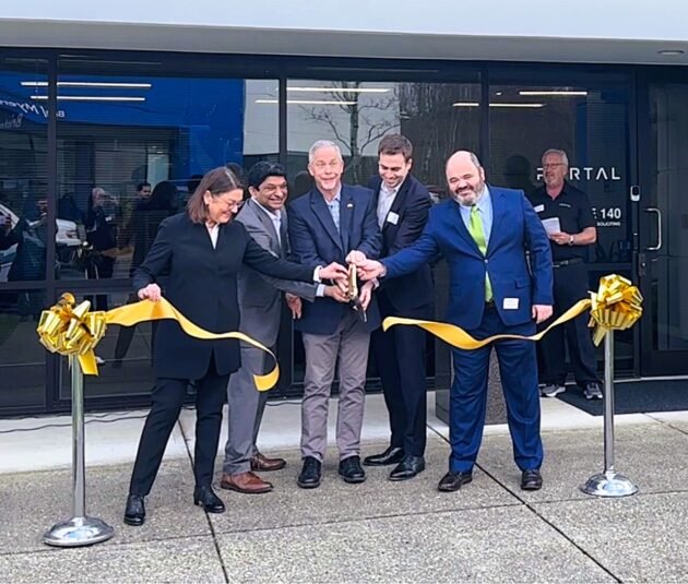 Os sistemas espaciais do portal abrem suas portas para uma prévia do sistema de propulsão solar