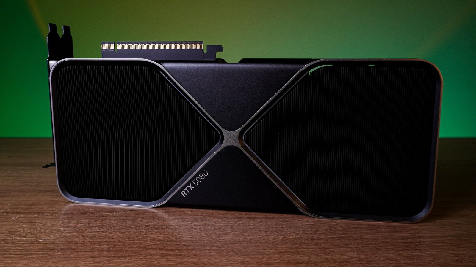 Corpo frontal da RTX 5080