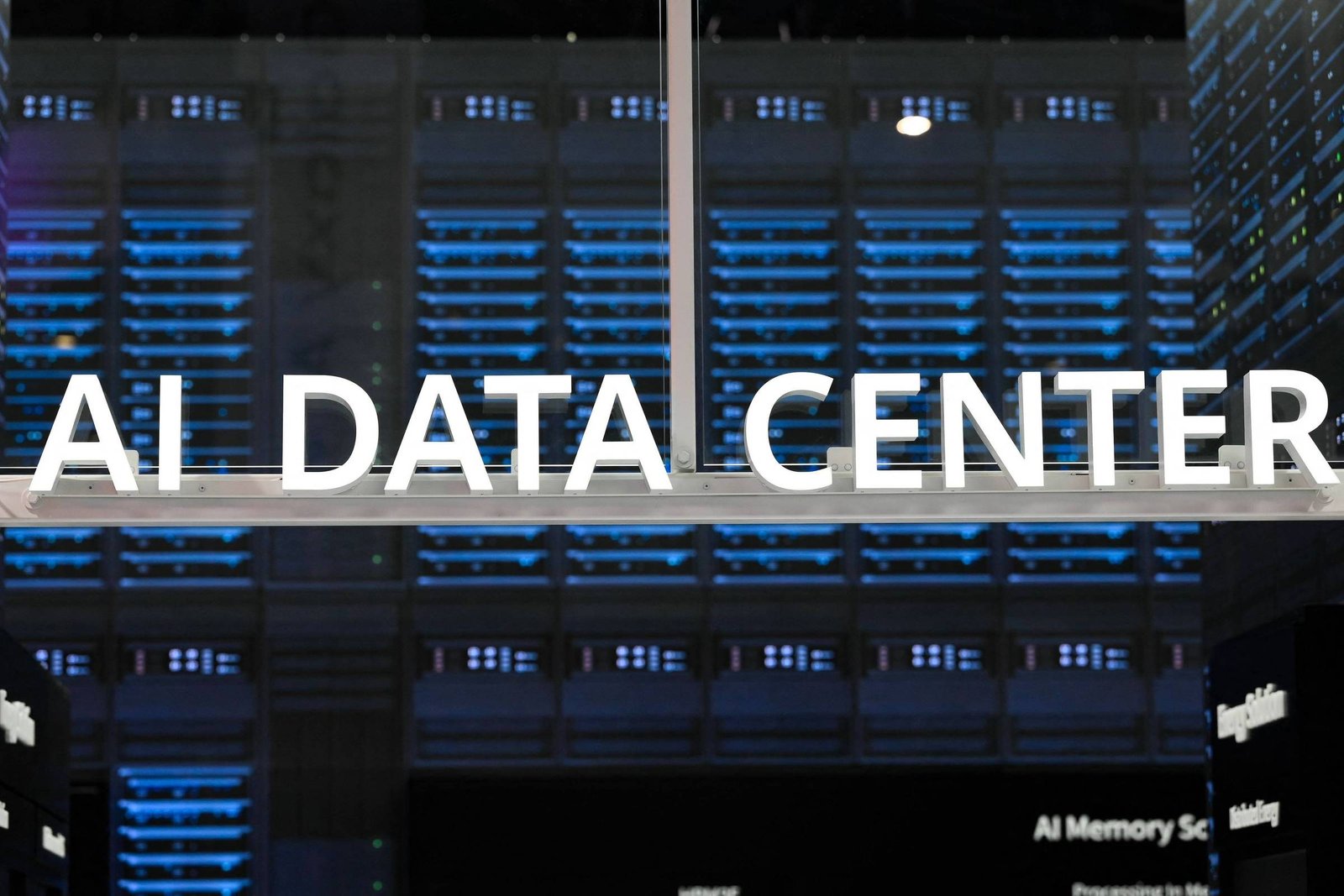 A imagem mostra um letreiro iluminado com as palavras