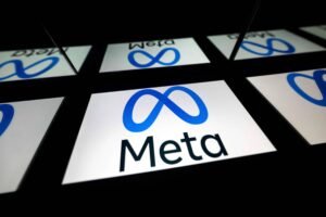 A imagem apresenta o logotipo da Meta, que consiste em um símbolo azul em forma de infinito acima da palavra