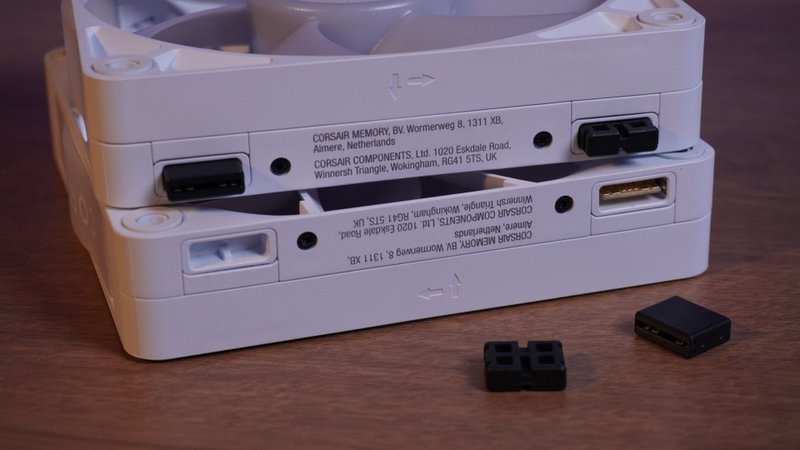 Encaixes das ventoinhas QX120 da Corsair