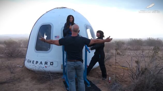 A missão espacial feminina da Blue Origin envia celebridades e cientistas em uma viagem suborbital