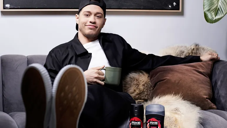 Ax se inclina sobre a sabedoria de Pete Davidson para ajudar os homens a subirem seu rizz