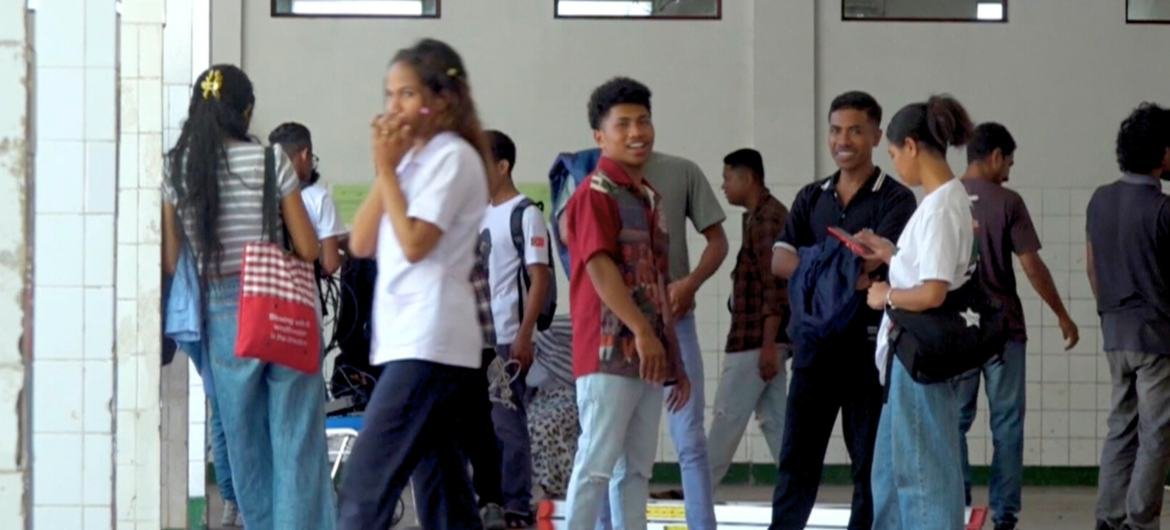 Jovens estudantes da Universidade Nacional de Timor-Leste