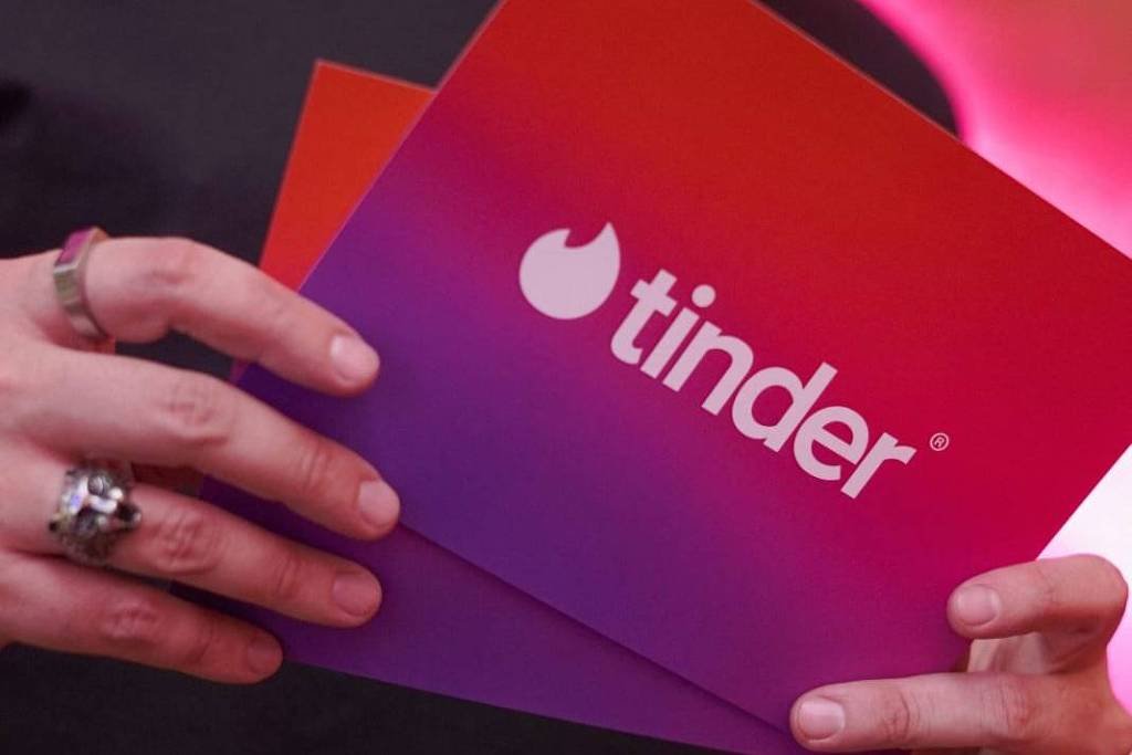 Tinder lança linha de emergência para mulheres no Brasil - 20/05/2025 - Tec
