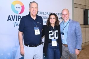 Antônio Fernando Slomp, da Avipam, Barbara Bastos, da Roadtrip, e José Guilherme Alcorta, da PANROTAS