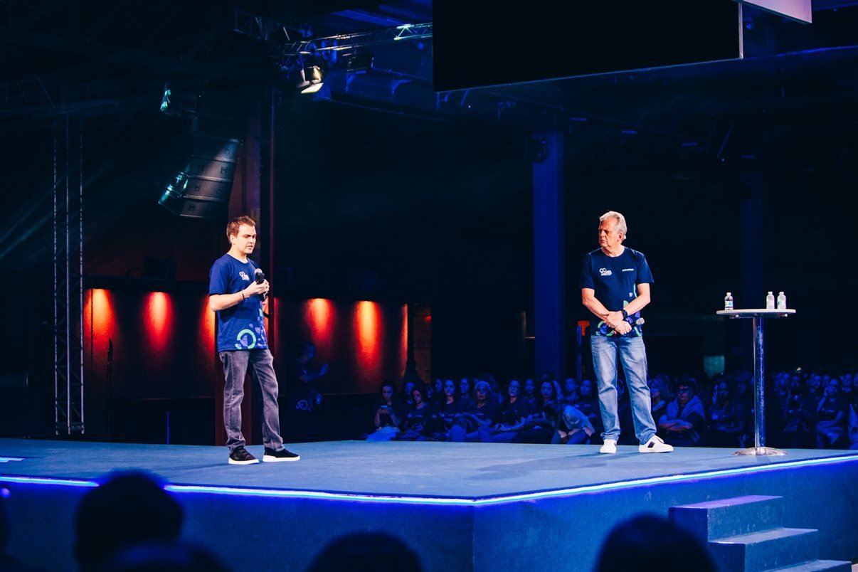 Edmar Mendoza e Edmar Bull, ambos da Copastur, apresentam o evento