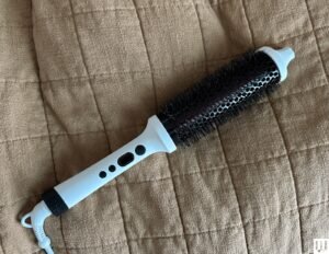 A imagem pode conter ferramenta de dispositivo de escova e tubo de fumaça