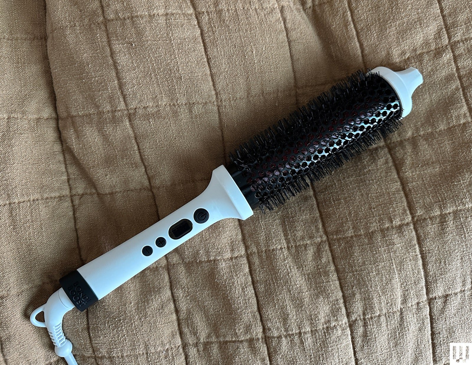 A imagem pode conter ferramenta de dispositivo de escova e tubo de fumaça