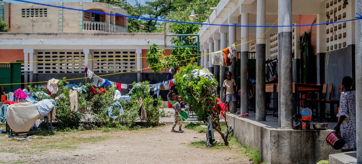 A escola Anténor Firmin em Hinche agora é um abrigo para pessoas deslocadas pela violência