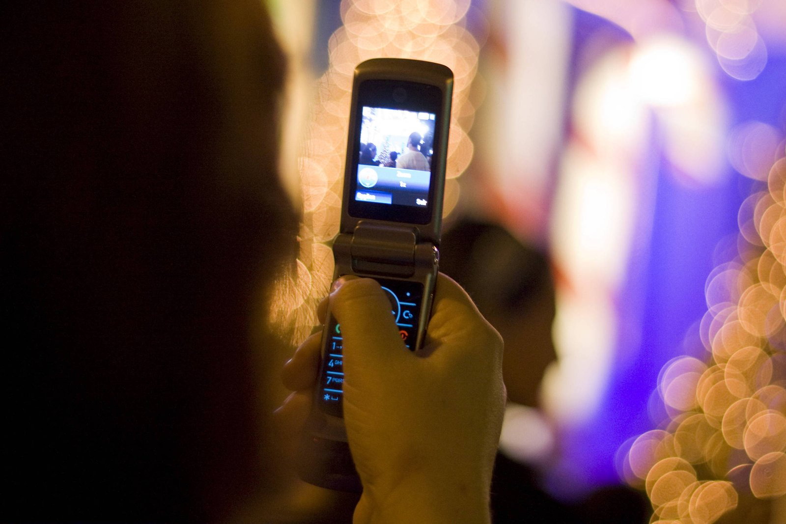 Câmeras digitais encantam jovens cansados do celular - 28/08/2025 - Tec