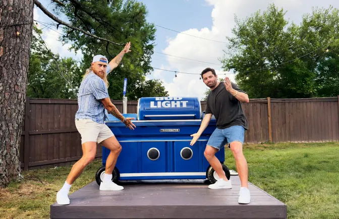 Bud Light elots Máquina de utilização traseira definitiva com infomercial no estilo dos anos 90