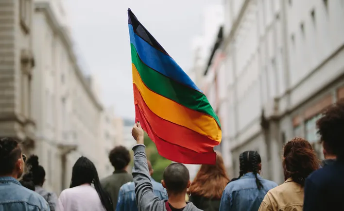 Dei Pushback Afeta LGBTQ+ Marketing: Aqui está o que os números dizem