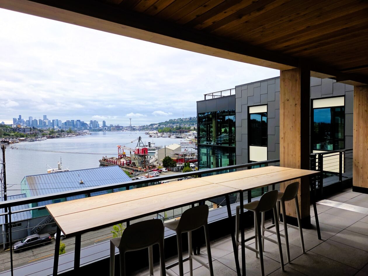 Fotos: Dentro do Instituto Allen para o novo QG da IA no primeiro prédio de escritórios em massa de Seattle em massa