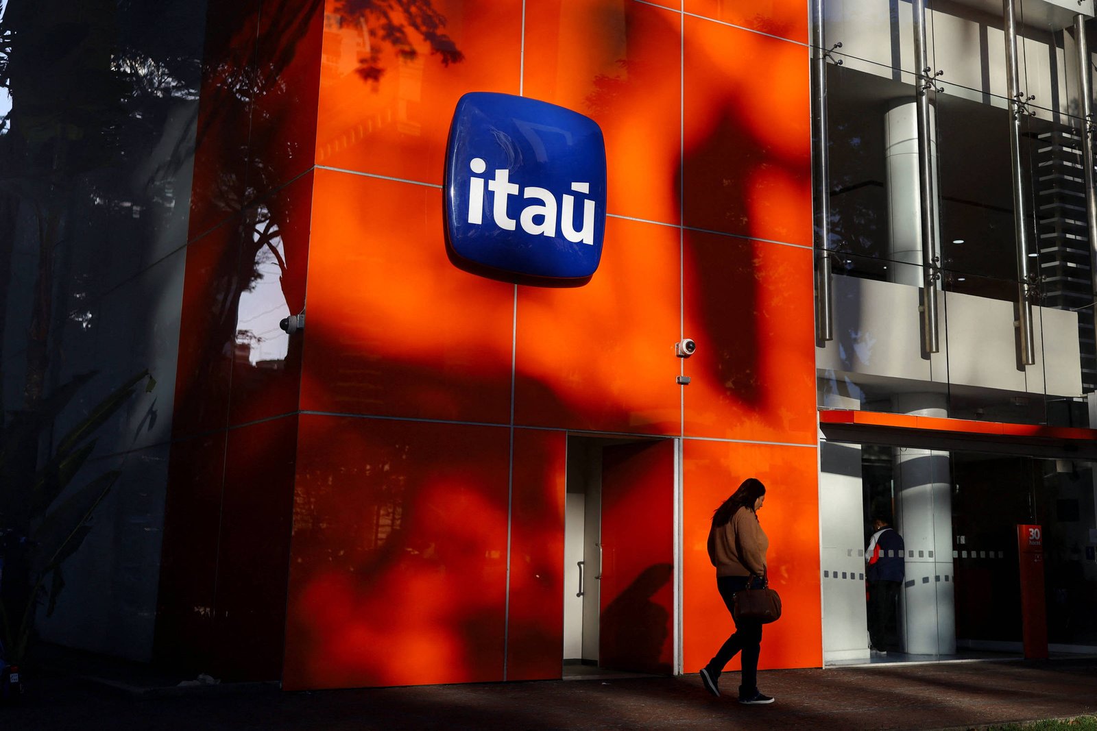 Entenda softwares como o que levou a demissões no Itaú - 09/09/2025 - Tec