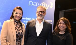 Luana Nogueira, da Alagev, com Humberto Cançado e Carol Gaete, da Voetur