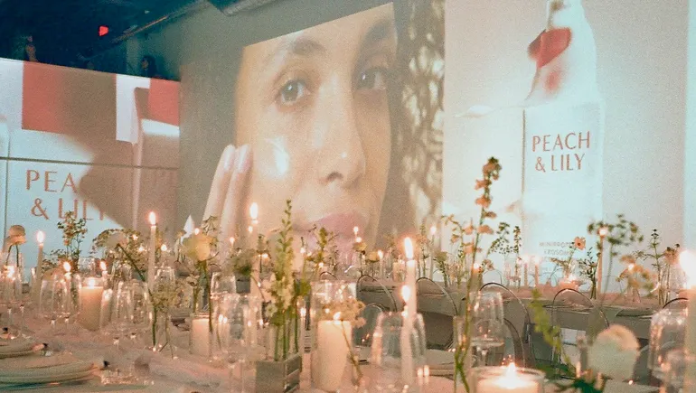 Dentro da estratégia de marketing de influenciadores não convencionais de Peach & Lily