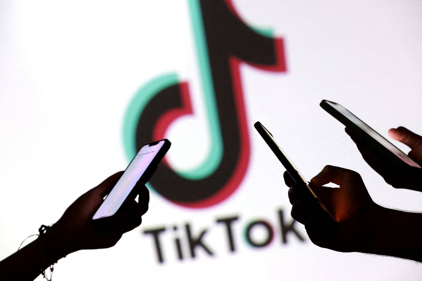 Gráficos mostram detalhes sobre uso do TikTok nos EUA - 13/10/2025 - Mercado