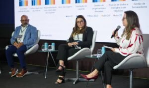 Rafael Rosário (Bloomberg), Maria Clara Batista (Johnson & Johnson) e Nadia Silveira (BCD Travel)