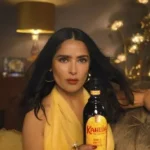 Dunkin' e Kahlúa recorrem a Salma Hayek Pinault para impulsionar produtos de marca conjunta