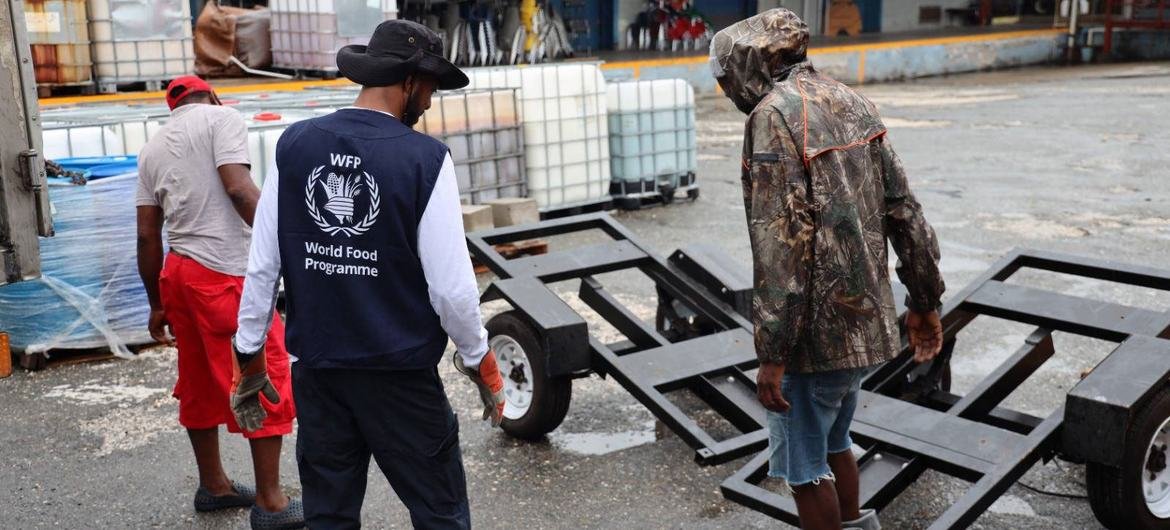 A equipe do WFP apoia os esforços logísticos para a resposta de emergência na Jamaica