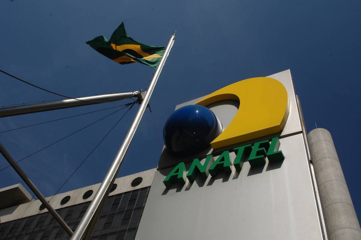 Lula restringe a atuação da Anatel no ambiente digital - 09/11/2025 - Mercado