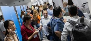 Participantes chegam para o primeiro dia da COP30 em Belém, Brasil