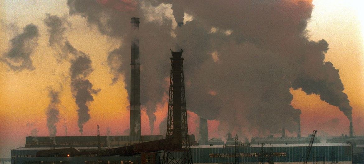 As fábricas movidas a combustíveis fósseis estão contribuindo para as mudanças climáticas