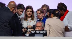 Encerramento atrasou em um dia devido a discussões