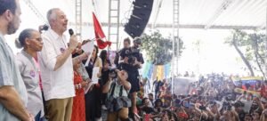 O presidente da COP30, embaixador André Corrêa do Lago disrcusa durante encerramento da cúpula dos povos