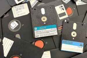 Tecnologia: disquetes esquecidos viram motivo de corrida - 21/12/2025 - Economia