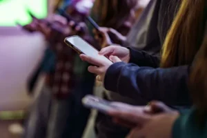 Os consumidores em 2026 estarão cheios de paradoxos, prevê Dentsu