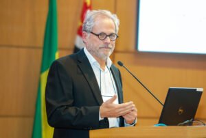 Transição energética é complexa e apresenta oportunidades e riscos socioeconômicos, avaliam cientistas