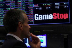 Nova era da GameStop deixa games em segundo plano - 14/01/2026 - Tec