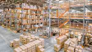 Como as marcas líderes de CPG estão transformando as operações para sobreviver às pressões do mercado