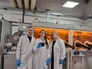 Células solares de perovskita geram eletricidade a partir de luz artificial em ambientes internos