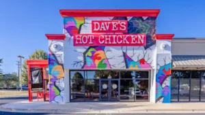 Dave's Hot Chicken CMO sobre como construir o crescimento orgânico à medida que a marca sobe de nível