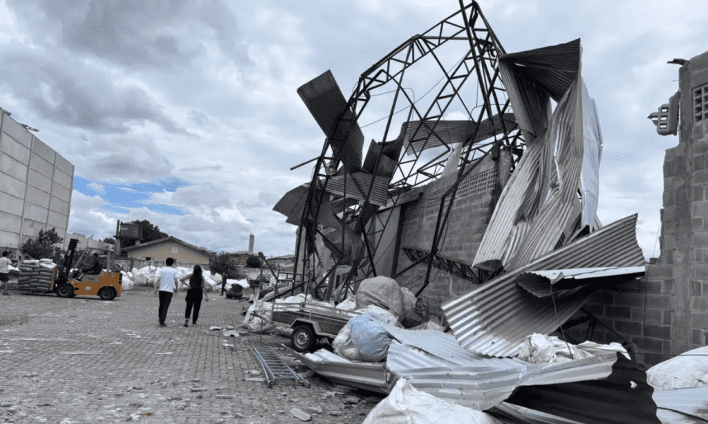 Tornado em São José dos Pinhais atinge 180 km/h