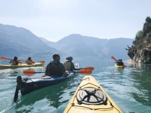 aventura em equipe de barco