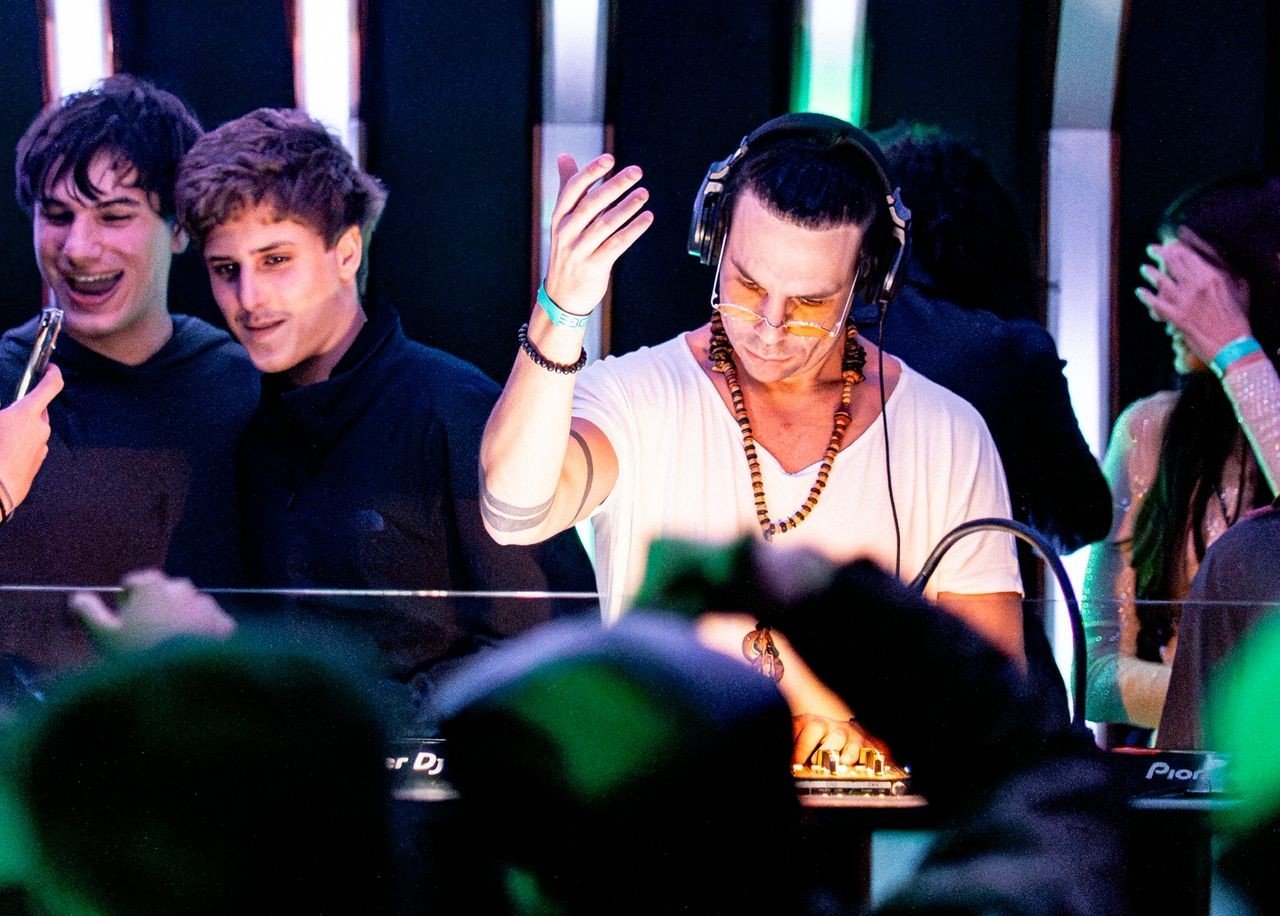 DJ Lipy Adler amplia presença internacional em 2025 e prepara estreia autoral para 2026