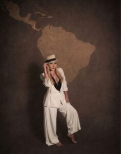 En un momento en que la industria global busca nuevas matrices culturales para alimentar el entretenimiento y la economía creativa, ejecutivos latinoamericanos comienzan a estructurar una nueva etapa de exportación de narrativas. Entre ellos se encuentra la brasileña Daniella Lemos, quien defiende a Brasil como uno de los territorios culturales más potentes, y aún subexplorados, del mundo.