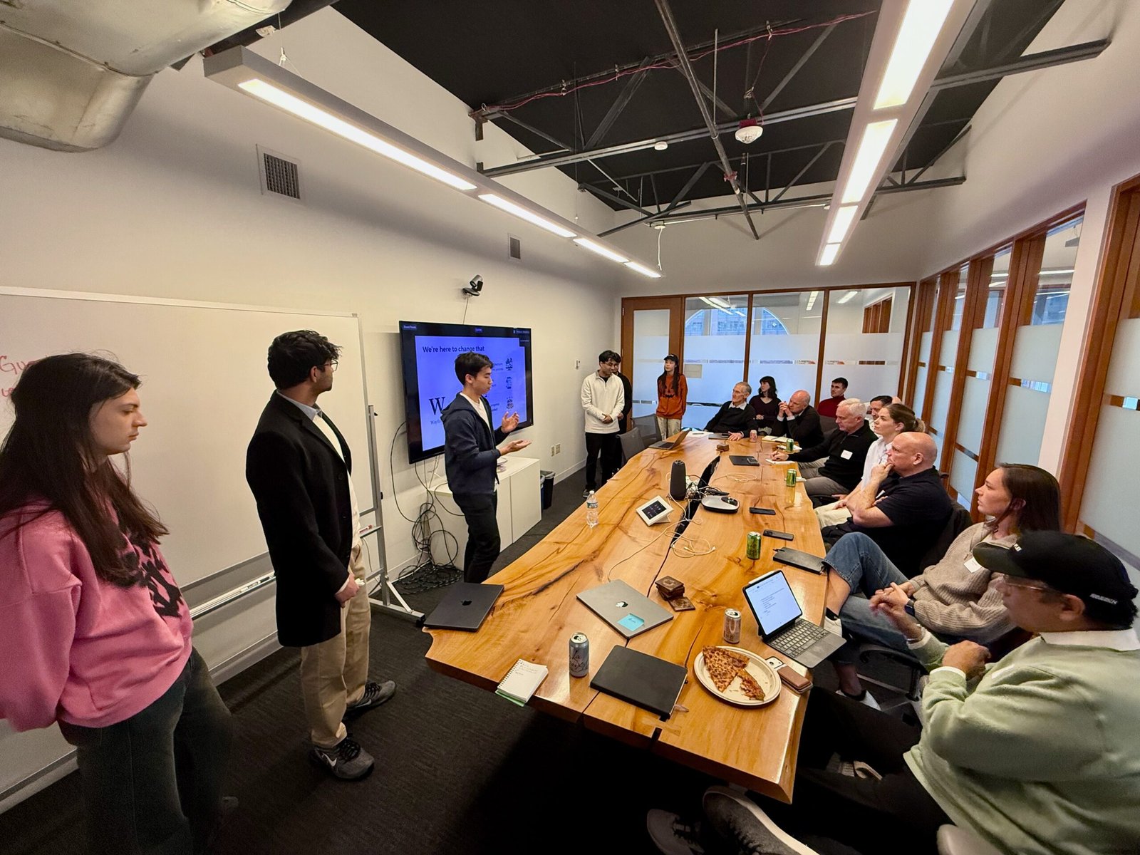 Os alunos da UW entram na sala com os principais investidores para compartilhar suas ideias de startups de IA – GeekWire