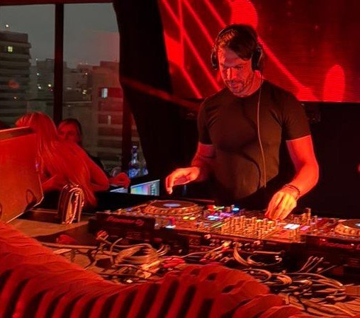 DJ Lipy se apresenta na Tetto Lounge e agita a noite paulistana em evento que reuniu grandes nomes da cena eletrônica