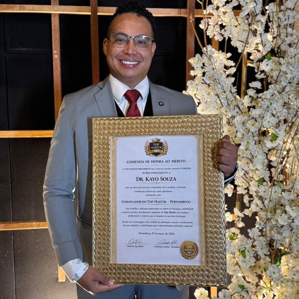 Dr. Kayo Souza recebe comenda e é nomeado embaixador do Top Master em Pernambuco