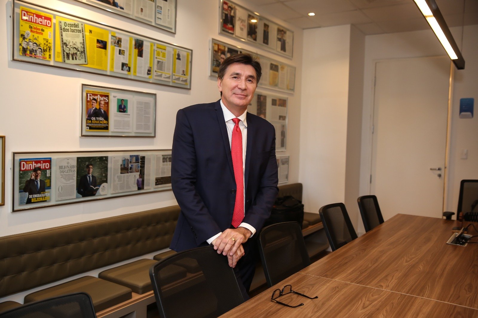 A institucionalização da mentoria empresarial: Nova Holding quer organizar um mercado bilionário sem regras no Brasil