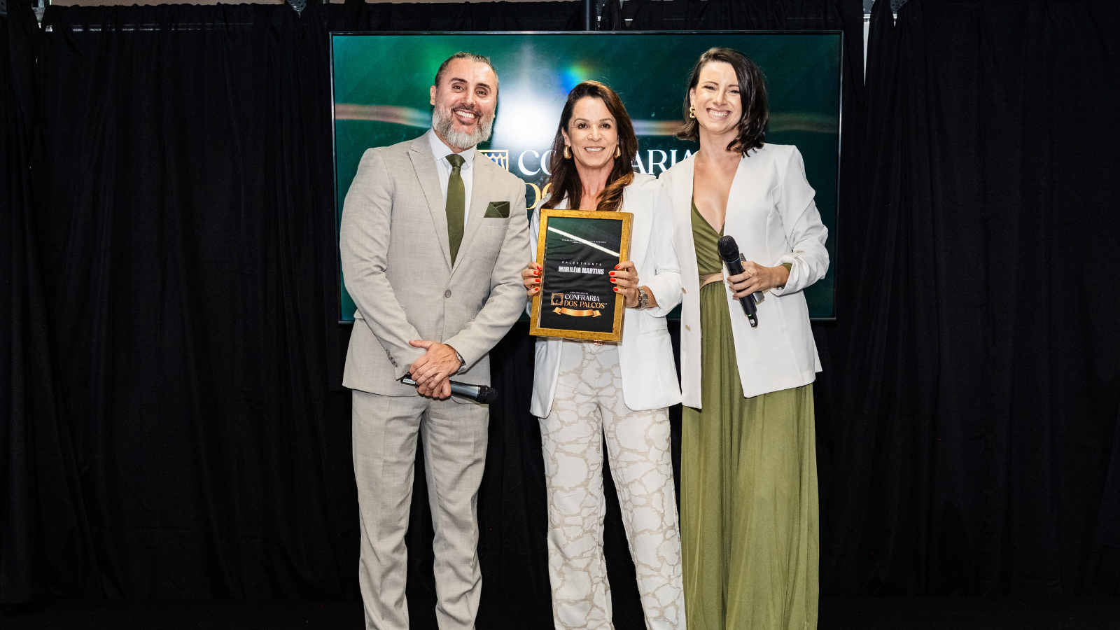 Mariléia Martins durante a Confraria dos Palcos, onde foi reconhecida por sua participação e reforçou seu posicionamento em comunicação estratégica e autoridade profissional