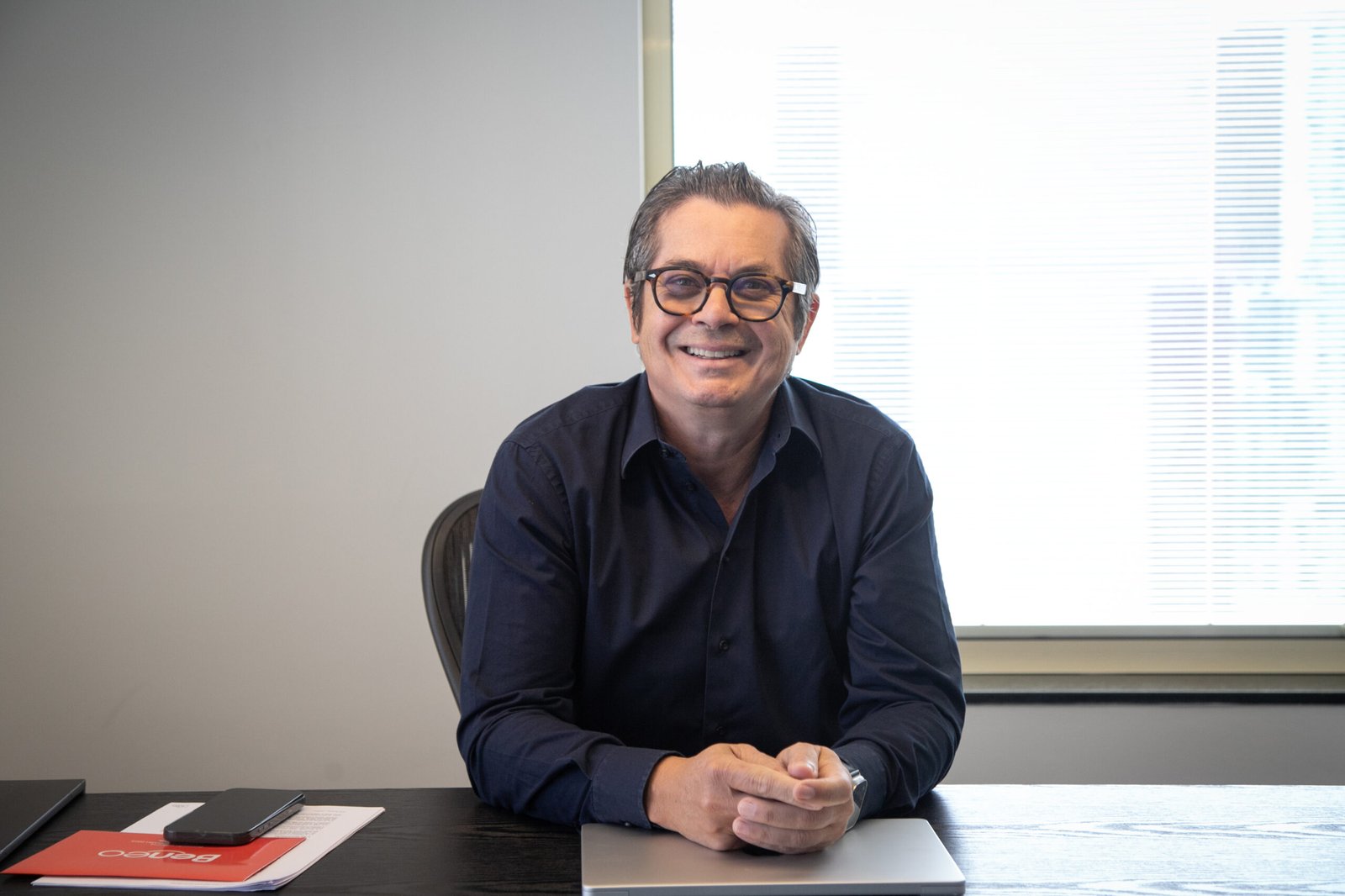 O RH da empresa no celular do colaborador