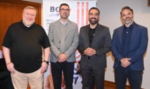 Paul Barry e Marcos Marques, da BCD Travel Brasil, ao lado de Rodrigo Dutra, head de Compras Latam da Galderma, e Caio Hernandez, sócio e CEO do Grupo Ikaria, ambos falaram aos parceiros da BCD no evento de hoje